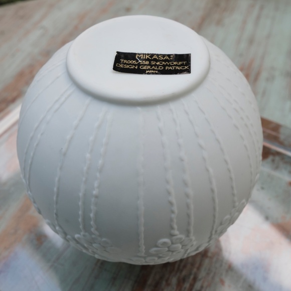 Vintage Mikasa Round Snowdrift Vase Flowers Japan - Picture 8 of 9